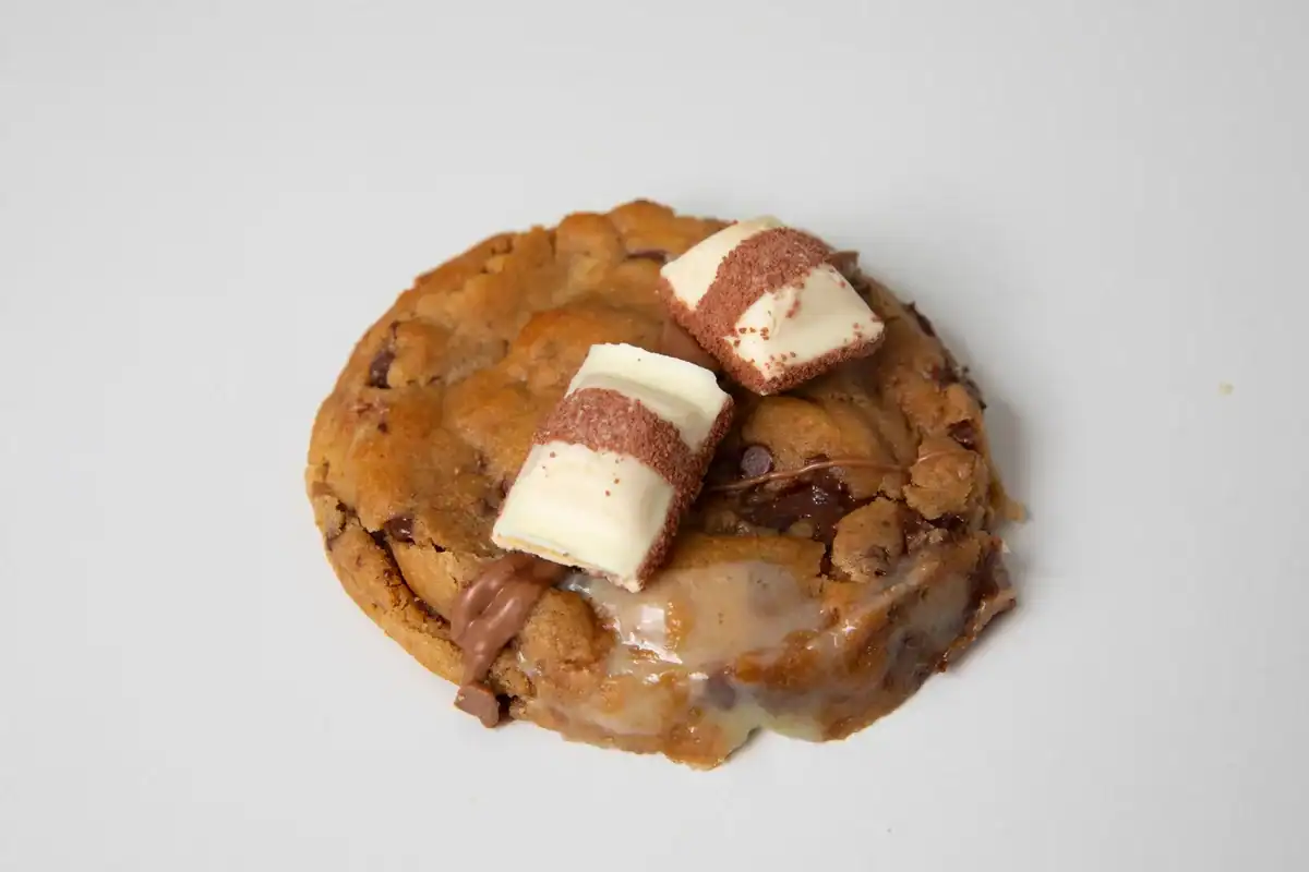 Cookie estilo New York de Kinder Bueno, uno de los sabores del pack de cookies de Sweet Magic