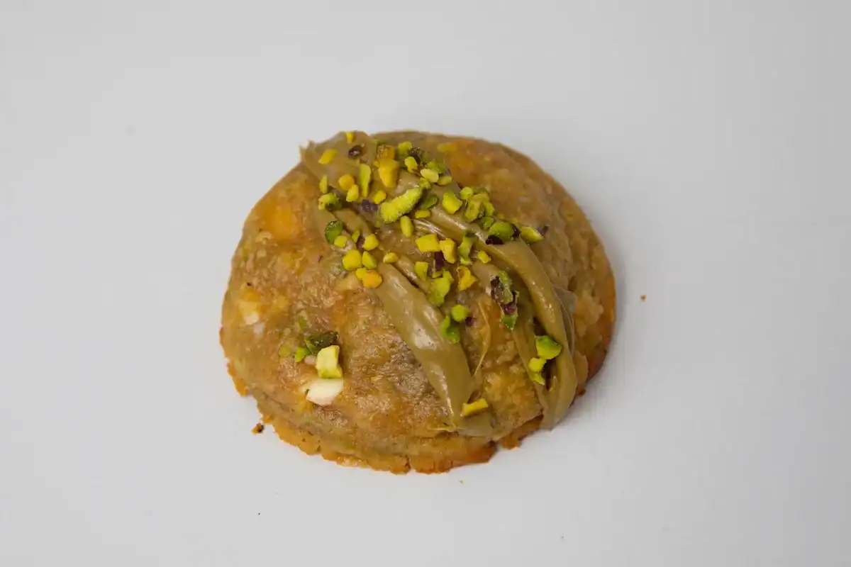 Cookie estilo New York de pistacho con pistacho picado por encima, de Sweet Magic