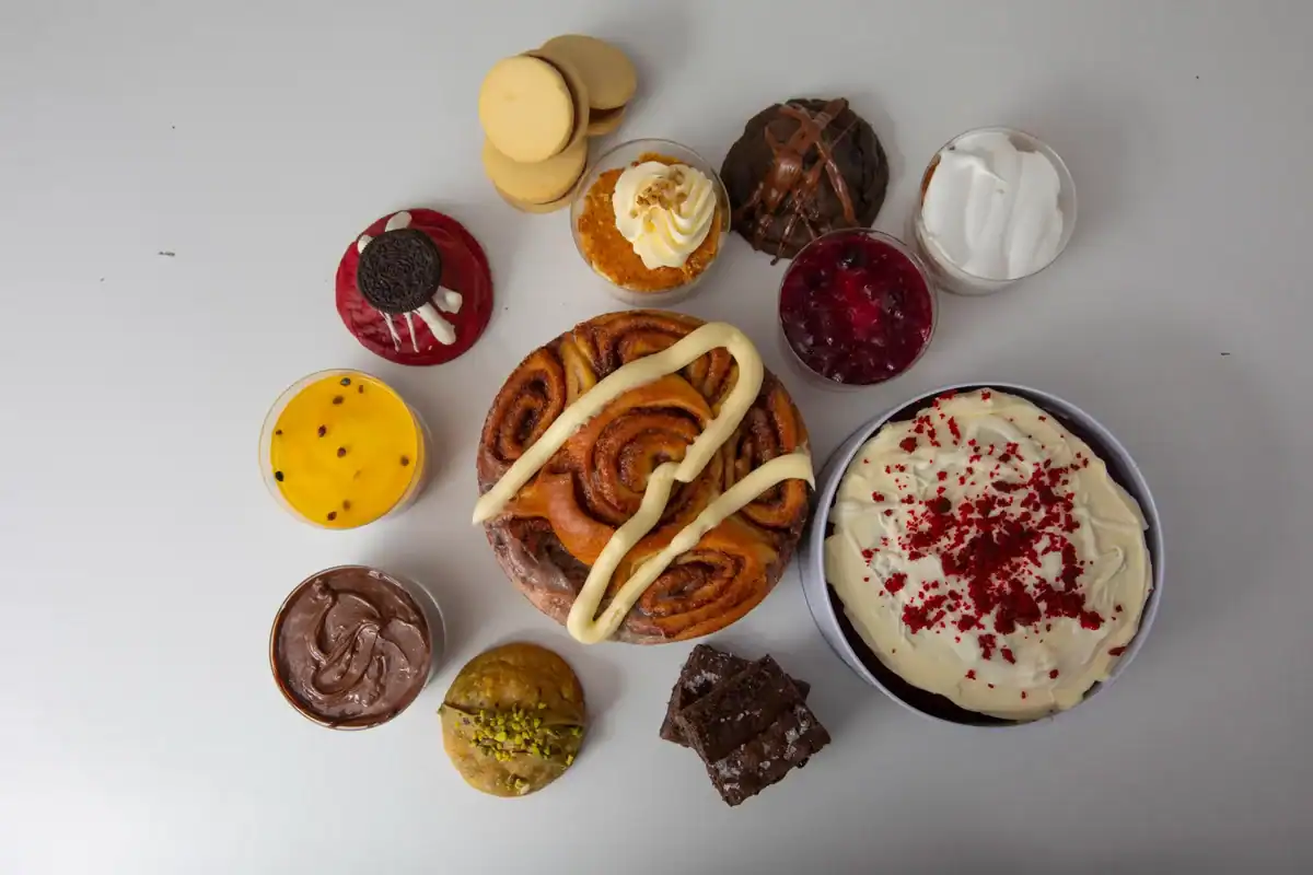 Postres artesanales a domicilio en Madrid: cinnamon roll, cookies, alfajores y tarrinas de Sweet Magic